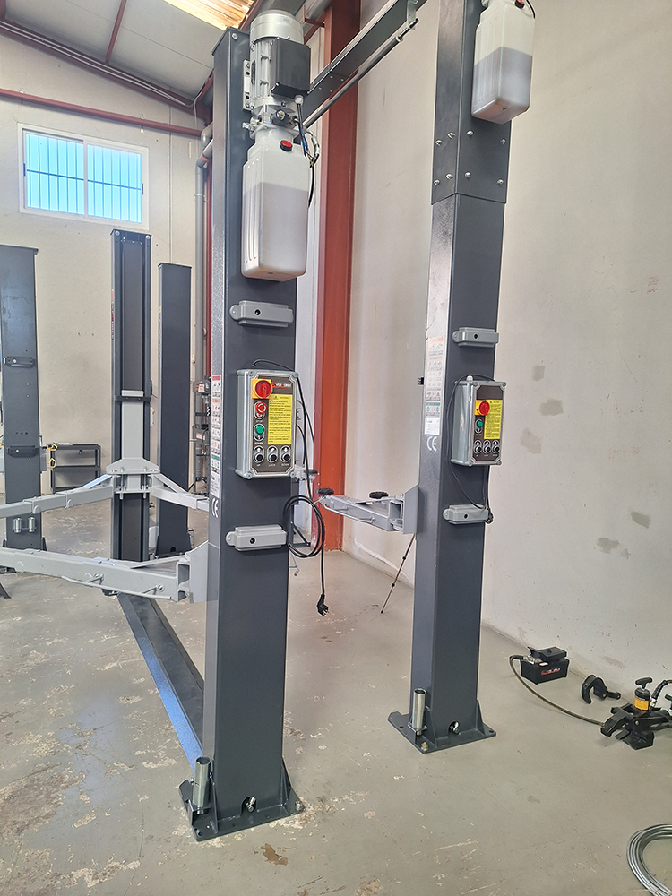 Elevador dos columnas Automático 4000 KG - Brazos Triples - 220 v - Imagen 2