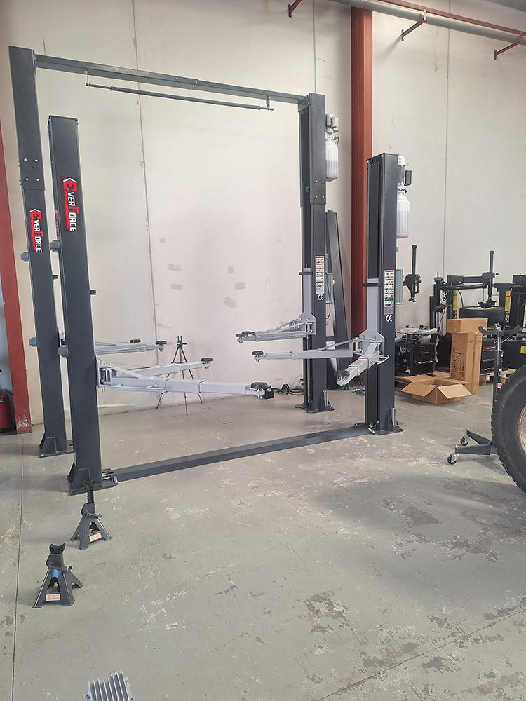 Elevador dos columnas Automático 4000 KG - Brazos Triples - 220 v - Imagen 3